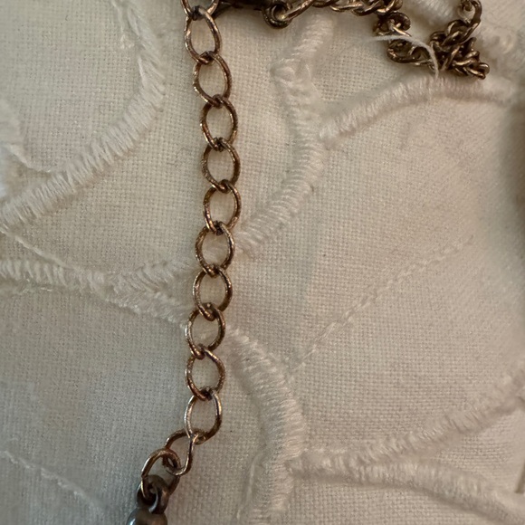 Gold Shell Pendant Necklace - Picture 4 of 6